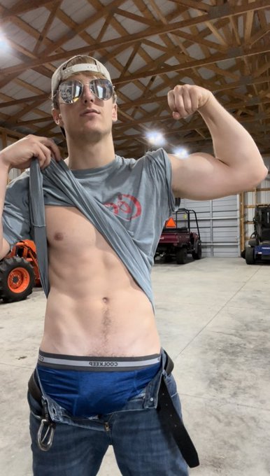 You should try some blue collar 🍆 https://t.co/NElaawwb8x