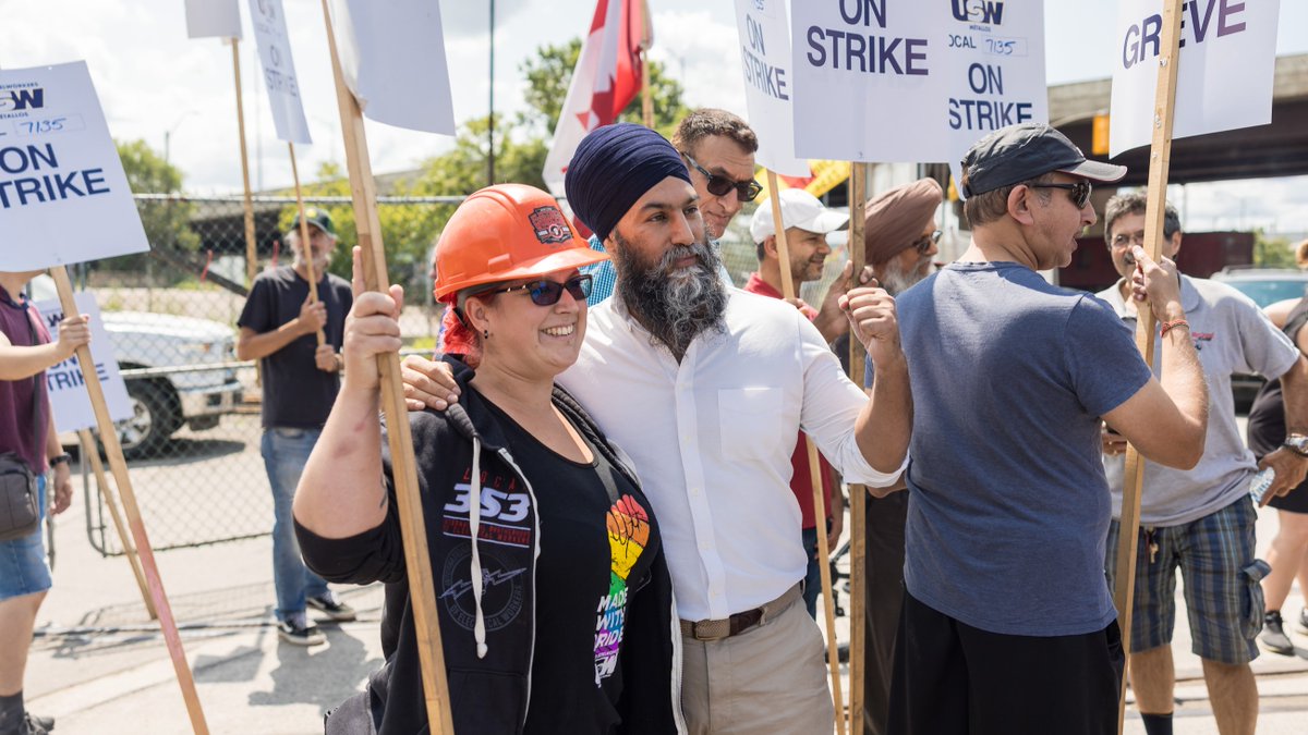 theJagmeetSingh's tweet photo. Great to see President Biden join the UAW picket line. 

Friendly challenge to Mr.Poilievre and Mr.Trudeau, post your favourite picket line photos - that's if you've ever actually had the courage to stand with workers against CEOs.

I'll go first. ✊🏽 https://t.co/YhJmqCLhNl