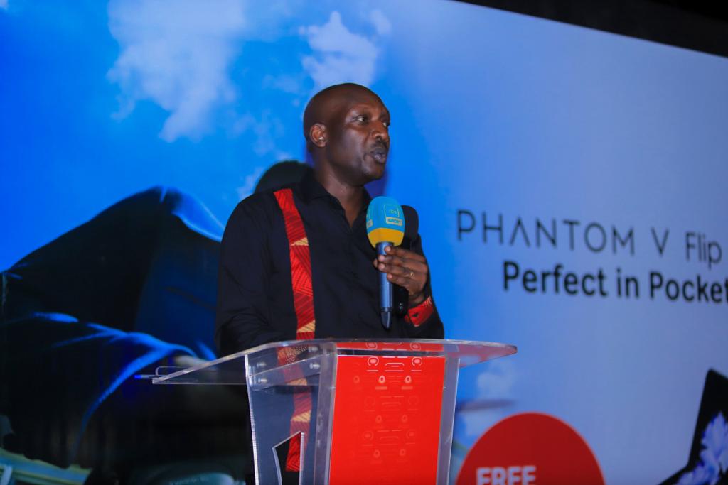 Welcome y’all. It’s triple the fun to tonight’s unforgettable experience 🥂. #AirtelGolf #ClubNite will be the day Uganda first experiences the Tecno Phantom V Flip Phone. ! 🥳#AirtelxPhantomVFlip #AirtelIPO Cheers to milestones, and new beginnings: