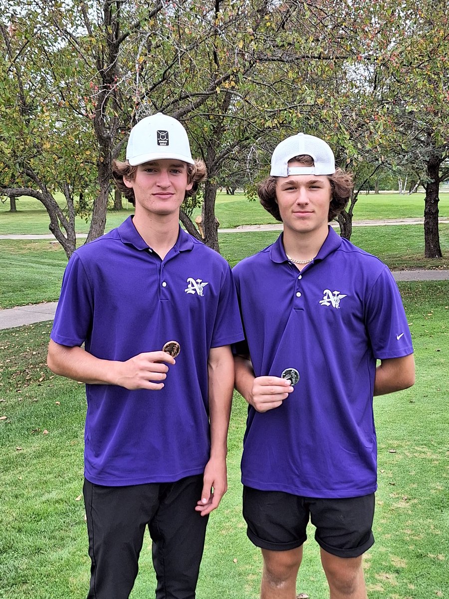 Varsity's Mason Johnson shoots 75, ties for 3rd at the LHC Fall Classic.   JV player Kaleb Foltz shoots 80 to place 2nd.   Congrats !!