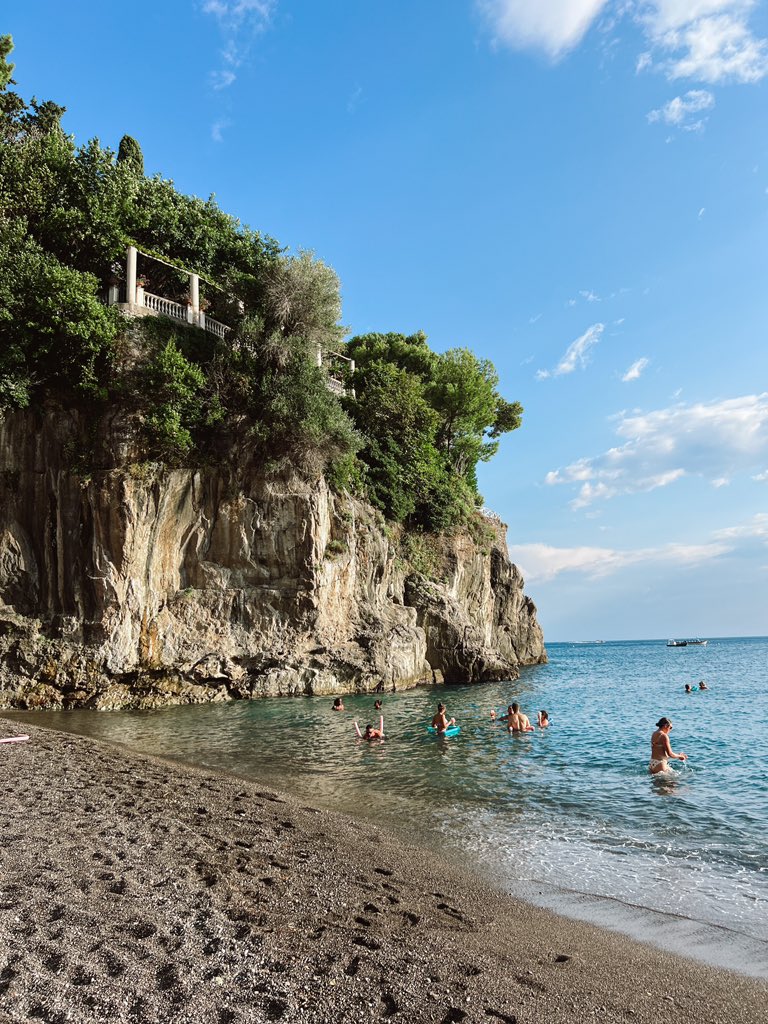 Alexis__Tiller's tweet photo. Last day on the coast of Italy ⛱️ back to Rome tomorrow! 🏛️ https://t.co/VjqVWpCCi3