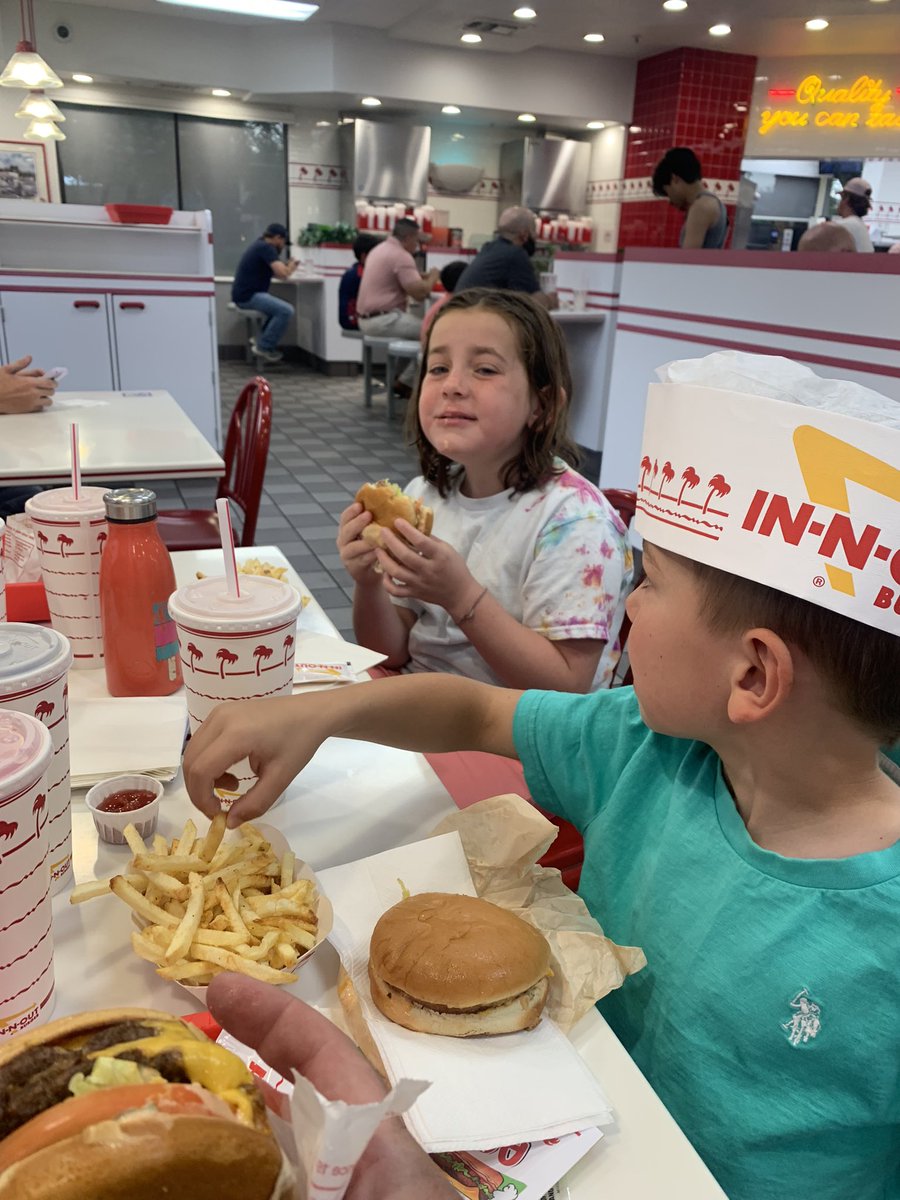 ronaldcannon's tweet photo. @Expedia We just did 3 mths around NA and tried to eat all the cities known dishes. cheesesteaks in Phila. Lobster rolls in Maine. kids loved Goofy’s Kitchen in Disneyland. We also took frozen Nana’s spaghetti so we got a home cooked meal every so often. #expediachats #sweepstakes https://t.co/ltDiW0b4CM