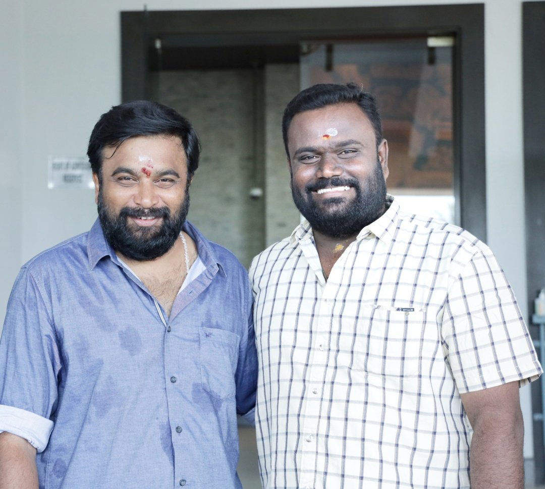 nambu_vinithan's tweet photo. Happy birthday anna @SasikumarDir https://t.co/MMjdoWUjGm