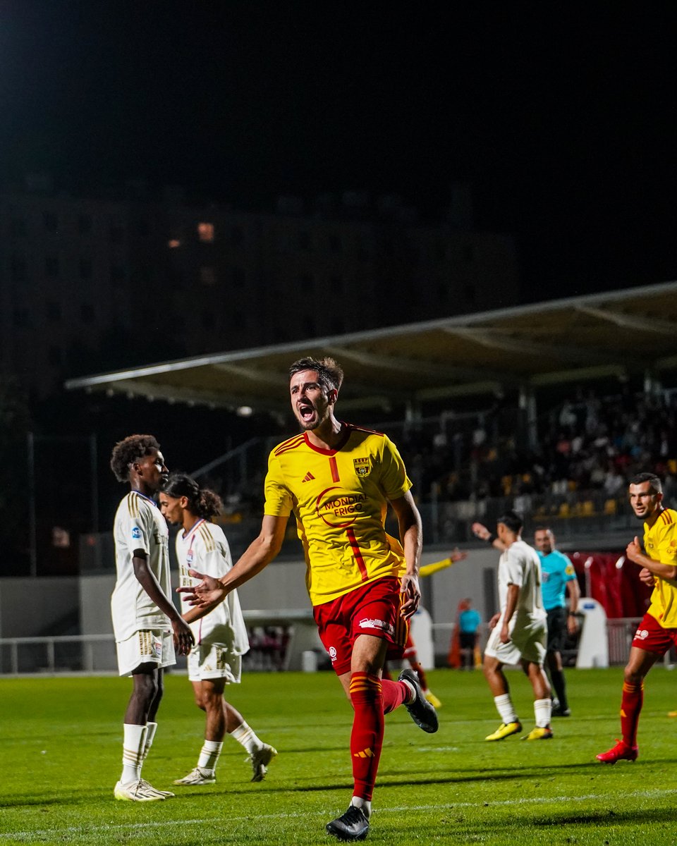 assaintpriest's tweet photo. ASSP-OL | 💊1-0⚪️ | ⏱26’
𝗕𝗨𝗨𝗨𝗨𝗧𝗧𝗧𝗧𝗧𝗧 😍
Valentin Hoguet, son premier but sous la tunique sange et or !
Il se retrouve à nouveau à la réception d'un corner pour une tête imparable !
L'ASSP est devant !
~ #Saison𝗔𝗦𝗦𝗣 | #N3 | #𝗔𝗦𝗦𝗣 | #ASSPOL https://t.co/nxcwZVMbQm