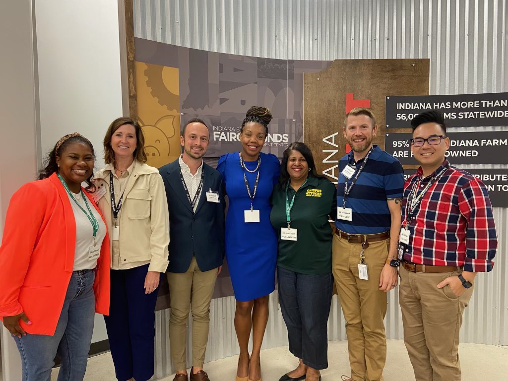 AleesiaLJohnson's tweet photo. I got to spend my morning at @JACentralInd #JobSparkπ₯! So cool seeing 8th graders from @IPSSchools & beyond engaging in so many industry sectors! #TeamIPS representing well as usual! π#SeeitBeit #PathwaystoSuccess https://t.co/AORvkw5F3W