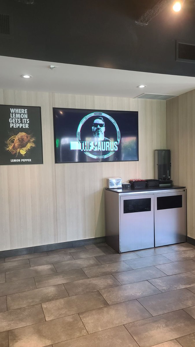 Shout out <a href="/WingstopCanada/">Wingstop Canada 🍗</a> 🍗💪

Promoting #BLACKOUT8 in all locations across Canada!