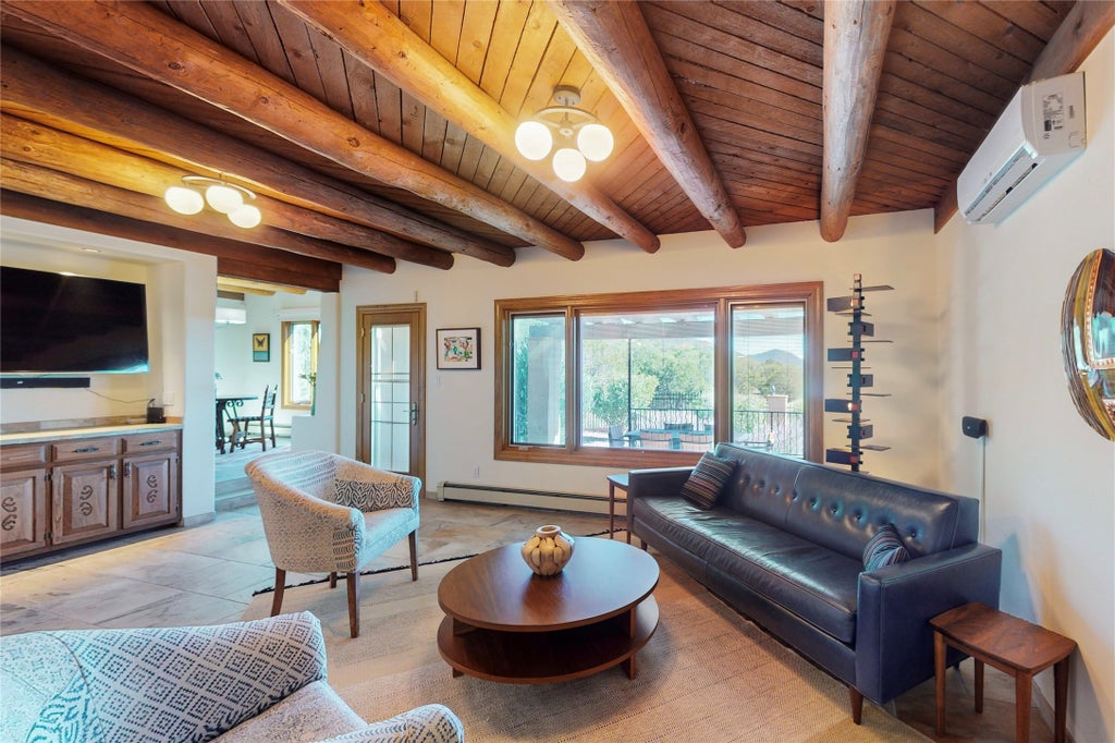 sfeproperties's tweet photo. Nestled in the Foothills of the Sangre de Cristos |1396 Hyde Park Road

Surprisingly private and offers easy access for enjoying all of the amenities of downtown and all the activities of the mountains (hiking, skiing, biking, etc...). https://t.co/DrOgTxwYje