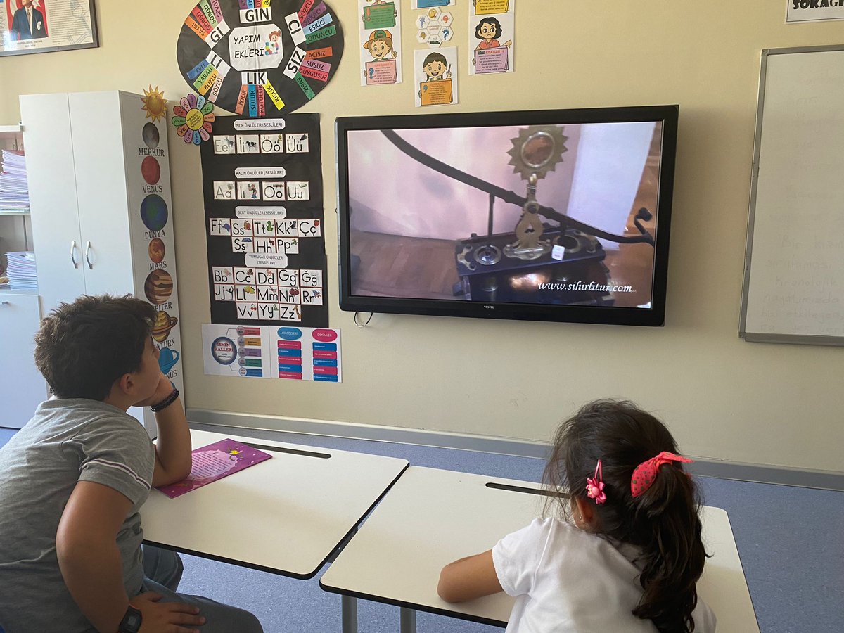 Uğurlu Dördüncü sınıf öğrencilerimiz ‘İtfaiye Haftası’ kapsamında sanal itfaiye müzesini gezerek itfaiye teşkilatının kuruluşu ve kullandıkları araç gereçler hakkında bilgi sahibi oldular. 🧯🔥🚒