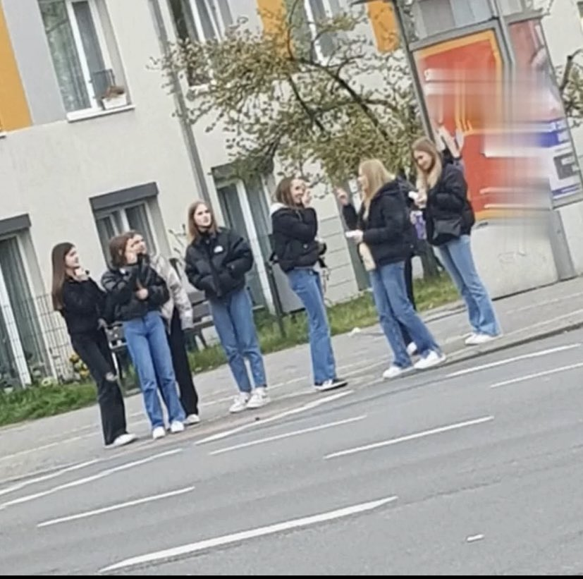 lLuzid's tweet photo. ''ich schwöre ich bin nicht basic'' https://t.co/RBu6mw64MD
