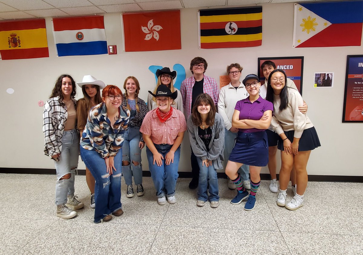 Beckyteach87's tweet photo. @Kats_Principal #khshoco Morning  Social Studies classes support Country vs Country Club https://t.co/B588FD2s4l