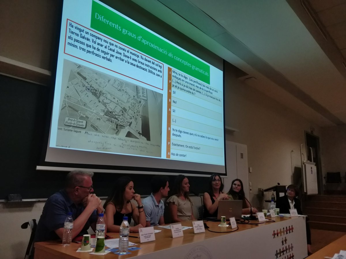 ainareig's tweet photo. Amb @VictoriaAbadBel hem conegut diferents graus d'aproximació als conceptes gramaticals per part d'alumnes de 3r d'ESO. El diàleg dispara la reflexió sobre la llengua, que es fa a partir dels valors semàntics i discursius. #Egramint #JornadesUEM @grupgiel https://t.co/P1WXab5Rq6