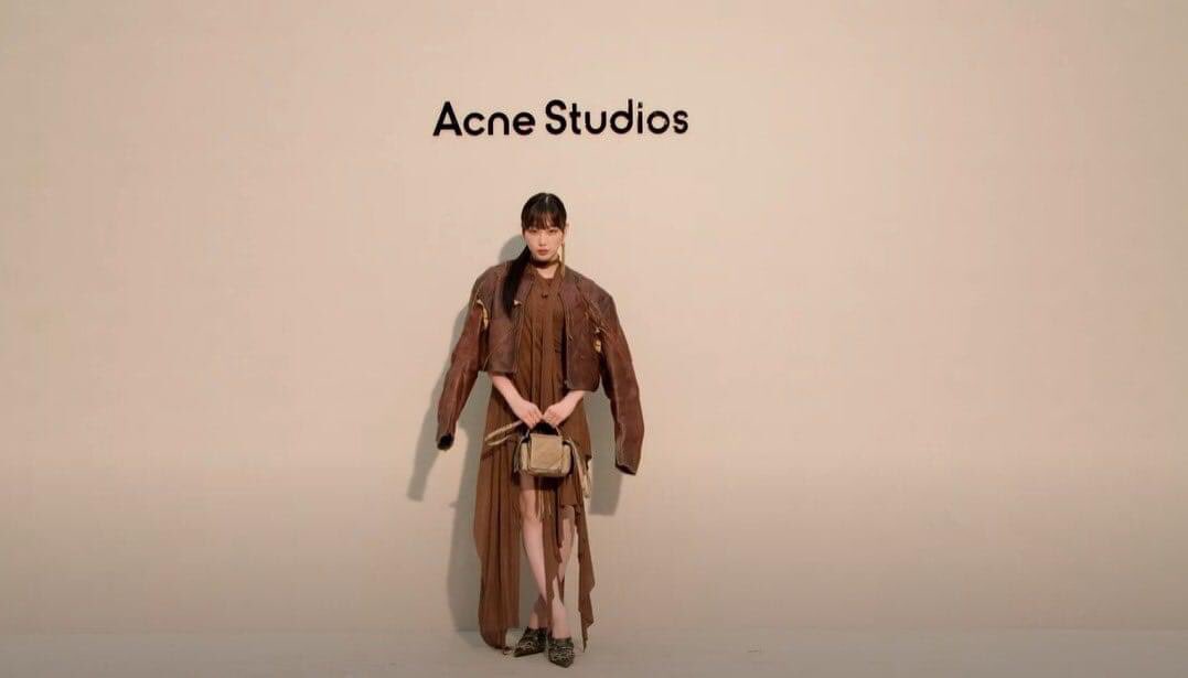 Anloli2's tweet photo. エリちゃん〜
#GISELLExACNESTUDIOS
#GISELLE https://t.co/bmyVe3YFK8