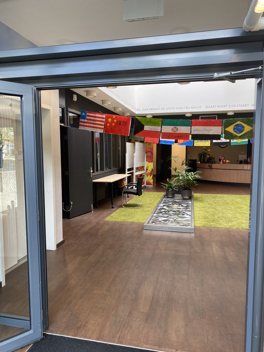 Vanmiddag een kijkje genomen bij de tijdelijke ISK locatie in het voormalig Meteo-pand. Hebben het er echt goed voor elkaar. Fijn dat dit gelukt is. Ruim 160 leerlingen krijgen hier nu les.