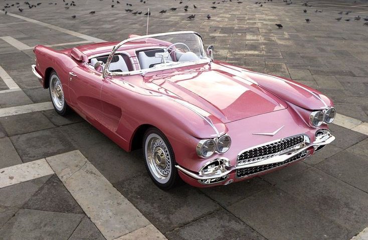 ALL royale high players  that see this get a a free non glitching corvette for the day 🎀🤍