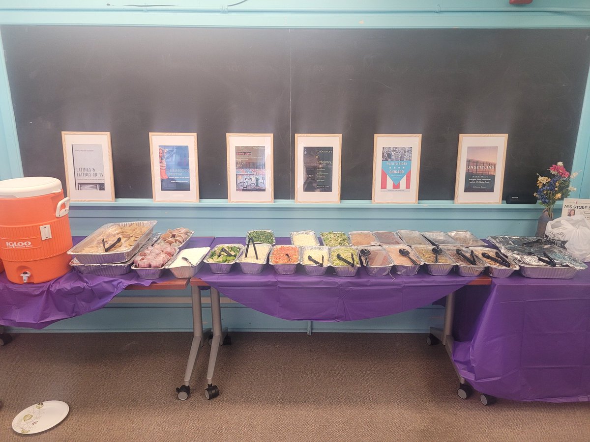 Excited for the <a href="/LatinoStudiesIL/">Latina/o Studies</a> Open House today!  Thank you <a href="/ProfLiraN/">Natalie Lira</a> for welcoming everyone to the department :-)

#GradSchool #UIUC #LLS