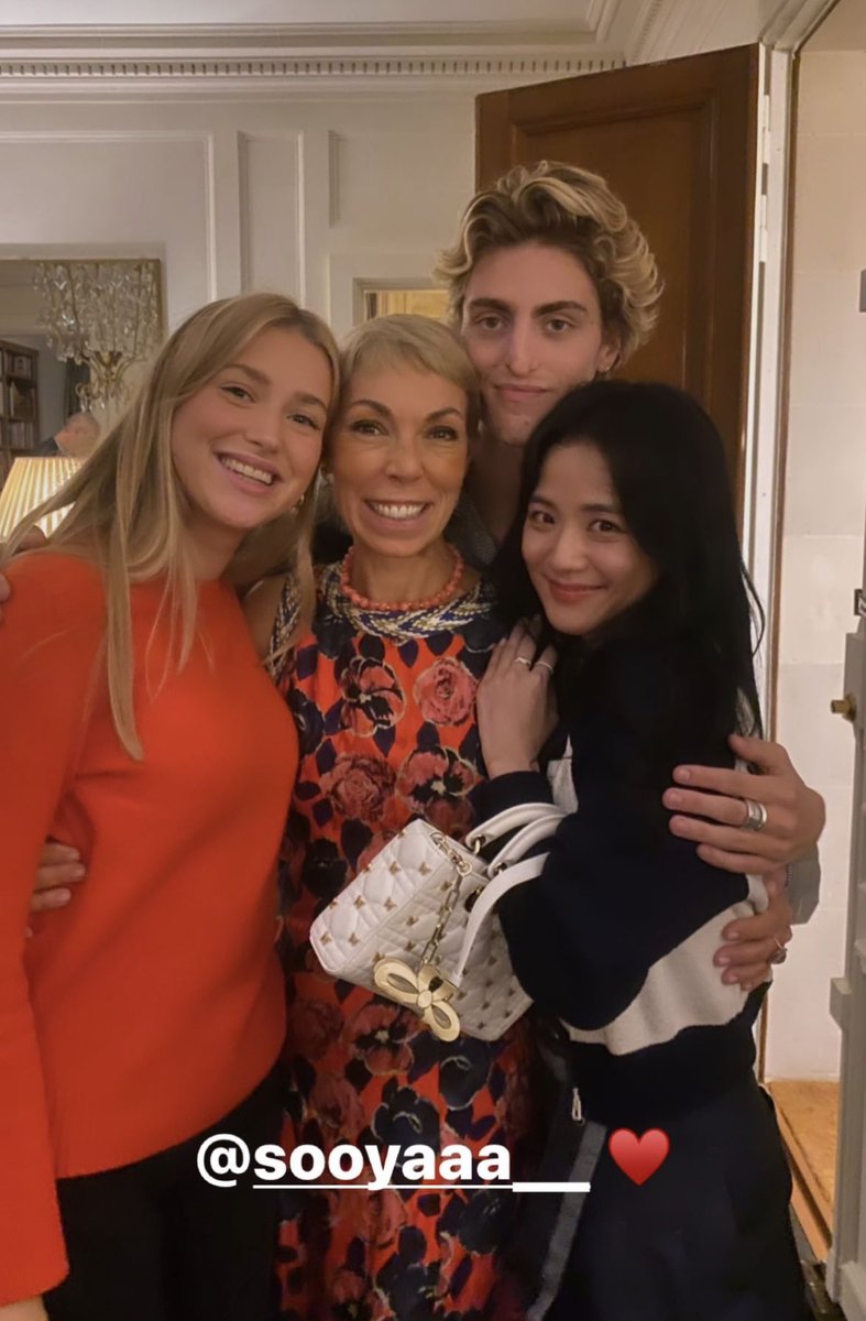 PRODJlSOO's tweet photo. mathilde is having a private bday party for her family only and jisoo was invited?? shes really part of the family😭 https://t.co/UPP5bgmH8N