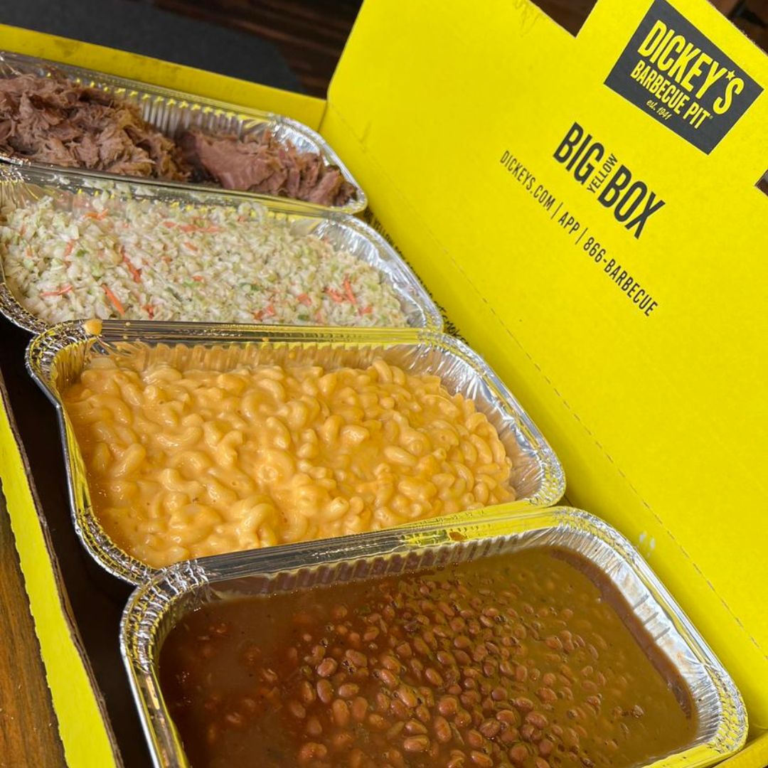 tridickeys's tweet photo. Treat your team to a delicious feast with our Big Yellow Box 📦! 🍖 4 lbs. of succulent meats, hearty sides, and all the extras 🍞🌶️ – it's time to get the party started! 🎉 #TeamLunch #DickeysBBQ #FeedingTheFam #BigYellowBox #BarbecueBliss #Dickeys 😋 https://t.co/aGXThntz6x