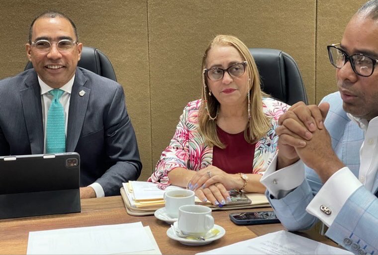 JOrtizDiputada's tweet photo. Este #DíaMundialDelTurismo la pasamos trabajado a todo vapor. Como representante de la Comisión de Turismo del Congreso, sostuvimos una mesa de trabajo, pasando revistas a la agenda que llevamos a cabo para fortalecer y aplicar de manera efectiva la recuperación del turismo. https://t.co/enRbry6dbk