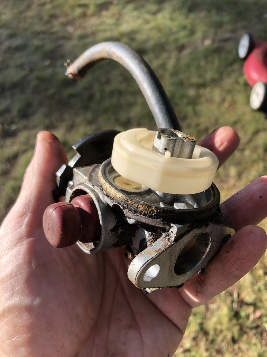 My first time meeting a carburetor… 🤔😁