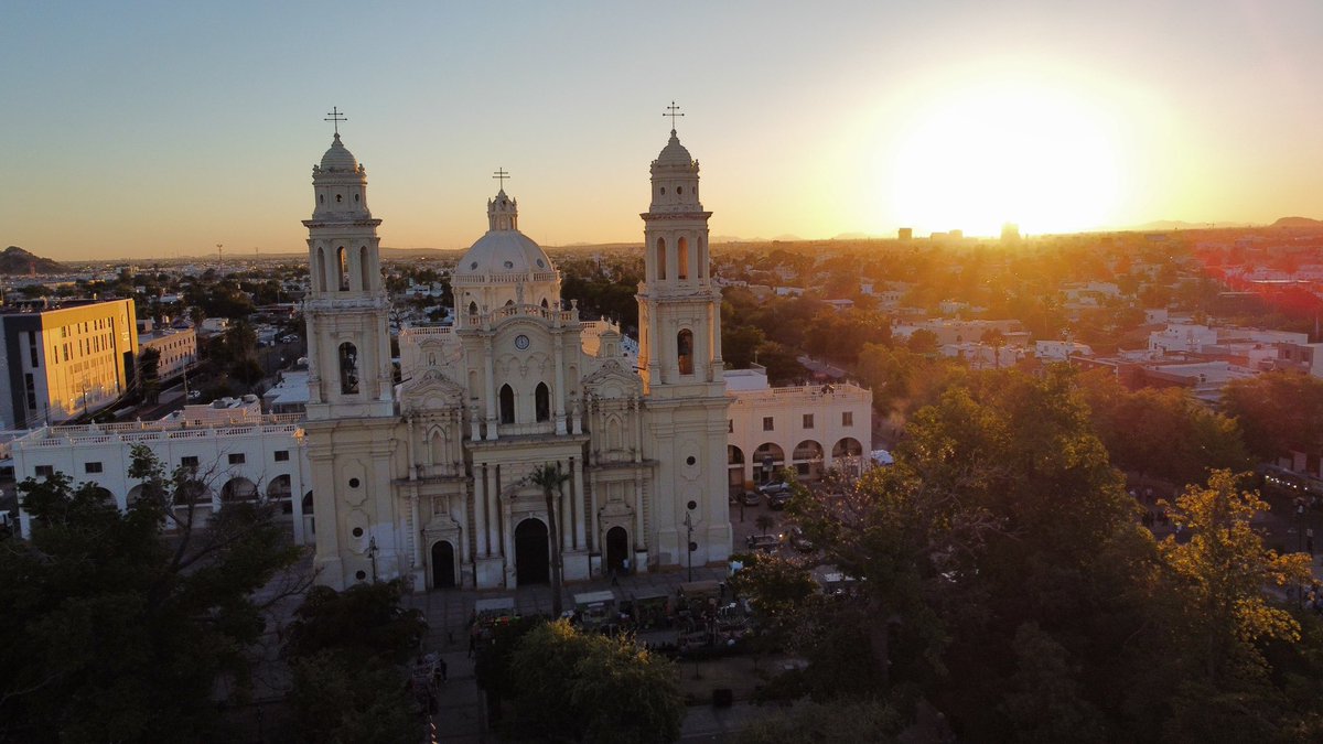 tonoastiazaran's tweet photo. ¡Hermosillo tiene con qué!

La belleza de sus paisajes, el sabor de su gastronomía y la calidez de su gente atrapa el corazón de quienes visitan nuestra Ciudad del Sol.

 ¡Feliz #DíaMundialDelTurismo! https://t.co/fTHG7oieOf
