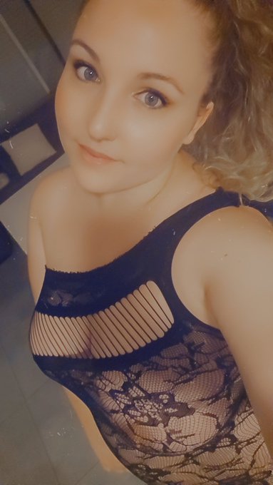 Bonne soir&eacute;e 😘 https://t.co/FqEL4u08Y3<a href="/tag/baisemoifort"class="tags"><span>#baisemoifort</span></a>