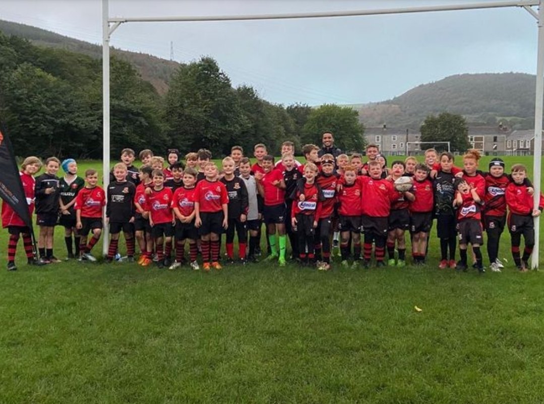 CwmafanRugby's tweet photo. Many thanks to @keelangiles123 and @CommunityOsprey for the training session with our Minis this evening, thoroughly enjoyed by all. #TheFutureIsRed https://t.co/73HqGHLzHp