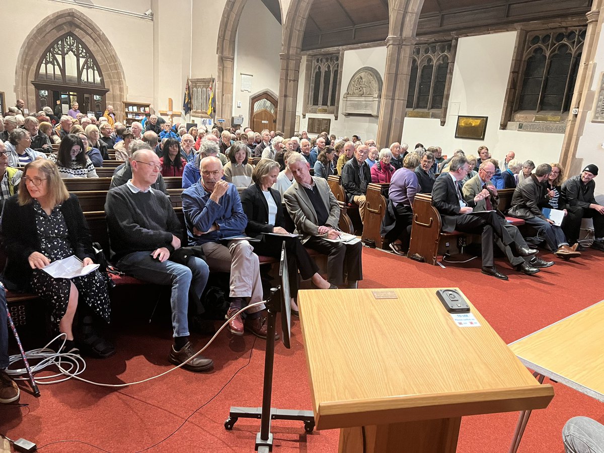 AlexTench's tweet photo. #kenilworth Abbey fields swimming pool project meeting! With Joe Harvey and @JWrightMPvotes #Abbeyfields #history #Archaeology #historical @EnglishHeritage @nationaltrust https://t.co/VpACytph4p