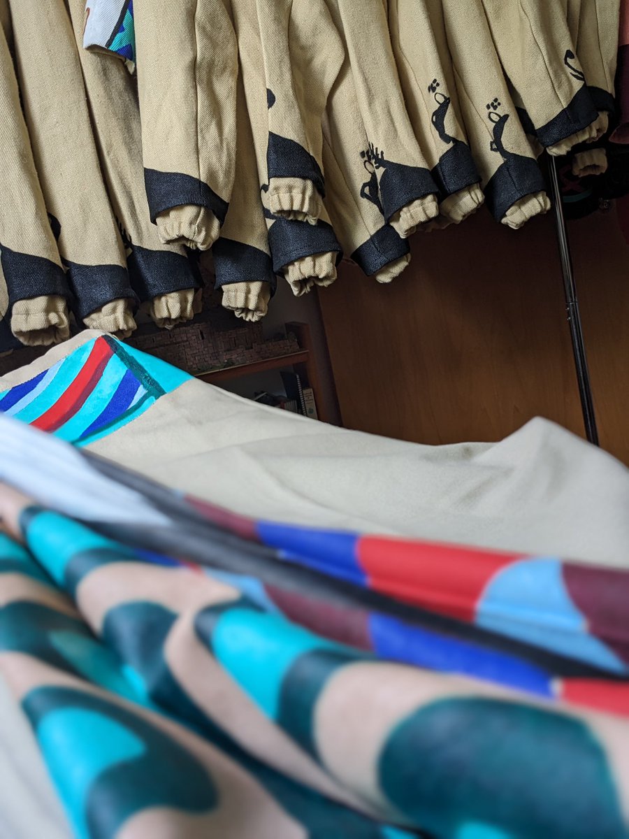 BallDiablesTgn's tweet photo. Detalls dels nous vestits dissenyats i pintats per @EduPoloBosch. Estrenats aquesta #SantaTecla2023 #BDT40 https://t.co/5oU5KImeBm