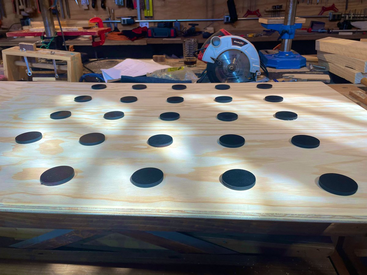 centro_nave's tweet photo. La comunidad del barrio Yungay hoy se reúne en el clásico #Bingo para celebrar la Fiesta de la Primavera 💐 

Y nuestros vecinos y amigos de Museo Taller prepararon un hermoso bingo de madera para contar números y entregar los premios 🎉 

Les esperamos hoy @PrimaveraYungay https://t.co/oIj7YN9NHI