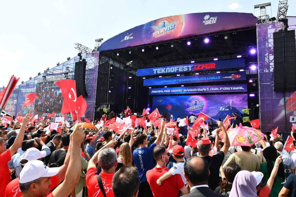 Teknofest Çiğli’ye çok yakıştı🦩🚀

Çiğilimizin ev sahipliğinde gerçekleştirilen Teknofest'in açılış gününde standımızı ziyaret eden misafirlerimize Belediyemize ait Astronomi, Havacılık ve Uzay Kampüsümüzle ilgili bilgi verdik. 

#TEKNOFEST2023 #TEKNOFESTizmir