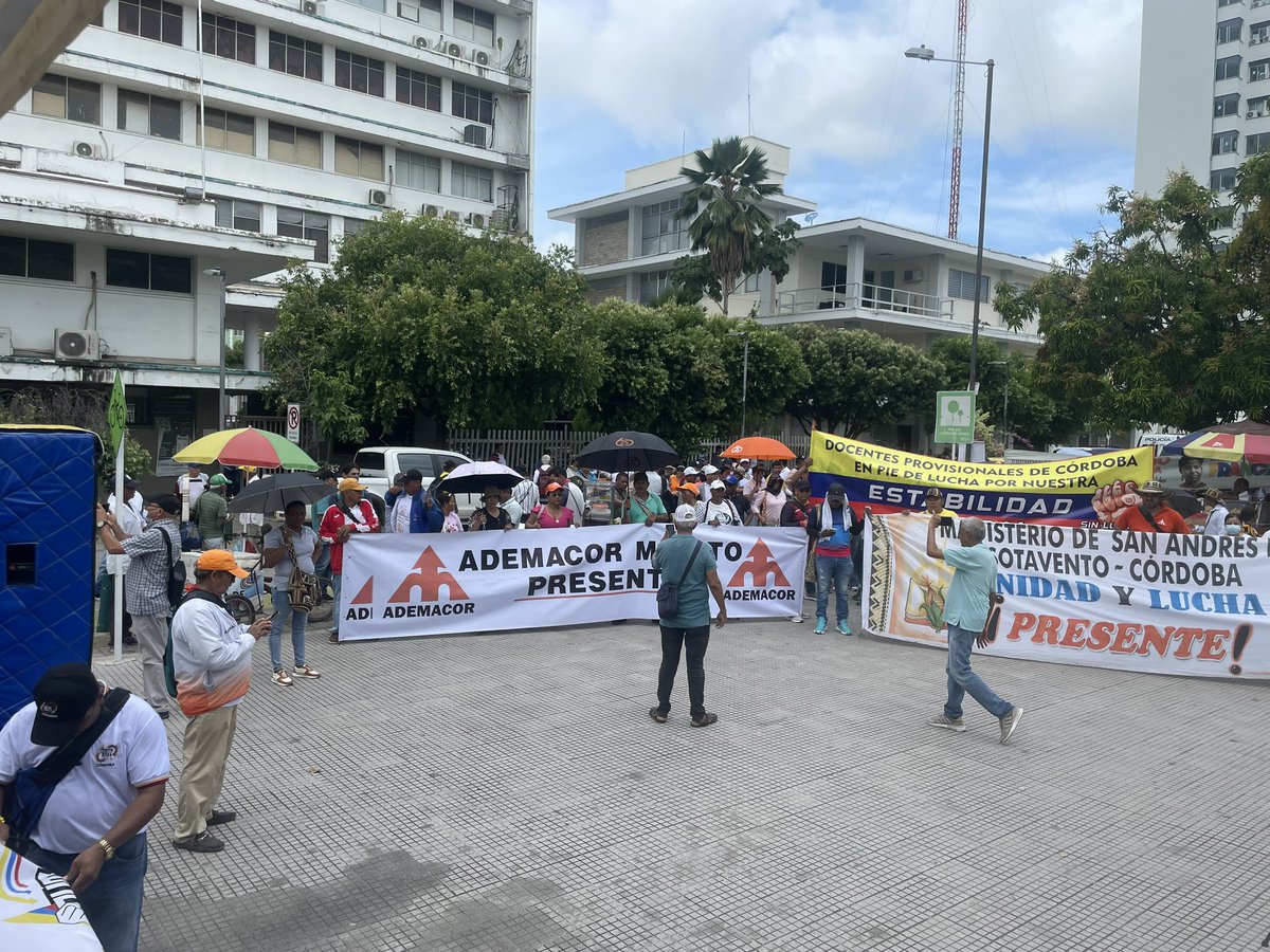 emilio_elis's tweet photo. Histórica movilización social en Montería en defensa de la Paz, la reformas y del gobierno democrático legítimo, seguimos de frente fortaleciendo la lucha sindical en Córdoba. @cutcolombia @cutcordoba @fecode @Ademacor https://t.co/CsFljYyGdM