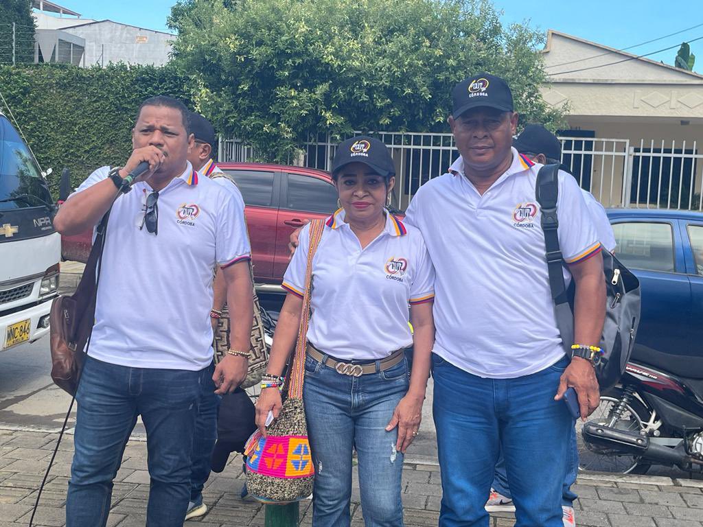 emilio_elis's tweet photo. Histórica movilización social en Montería en defensa de la Paz, la reformas y del gobierno democrático legítimo, seguimos de frente fortaleciendo la lucha sindical en Córdoba. @cutcolombia @cutcordoba @fecode @Ademacor https://t.co/CsFljYyGdM