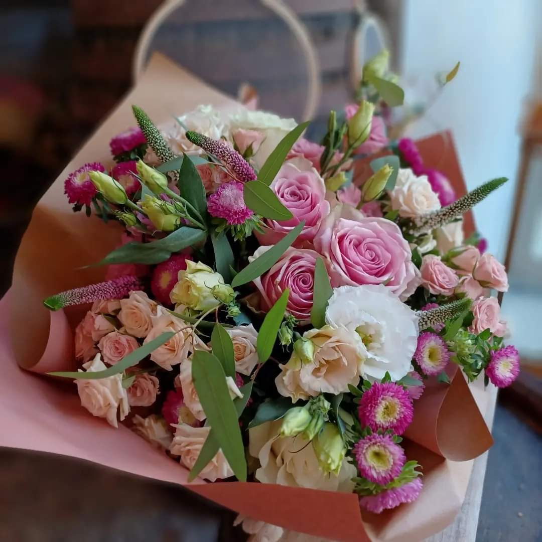 #pink #pinkflowers #flowerdesign #flowershop #cannigione #pinkroses #pinkmood #bouque #sardegna #costasmeralda