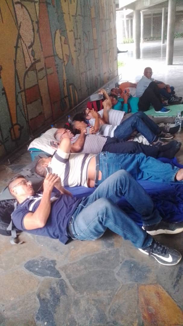 Dr. <a href="/TarekWiliamSaab/">Tarek William Saab</a> los jubilados huelguistas de hambre <a href="/PDVSA/">PDVSA</a> solicitamos se aboque y atienda nuestros justos reclamos.  8 adultos mayores estamos en huelga de hambre en la #UCV desde el martes 26 a las 9:00AM. Es urgente su intervención. 
#PdvsaPagaYa