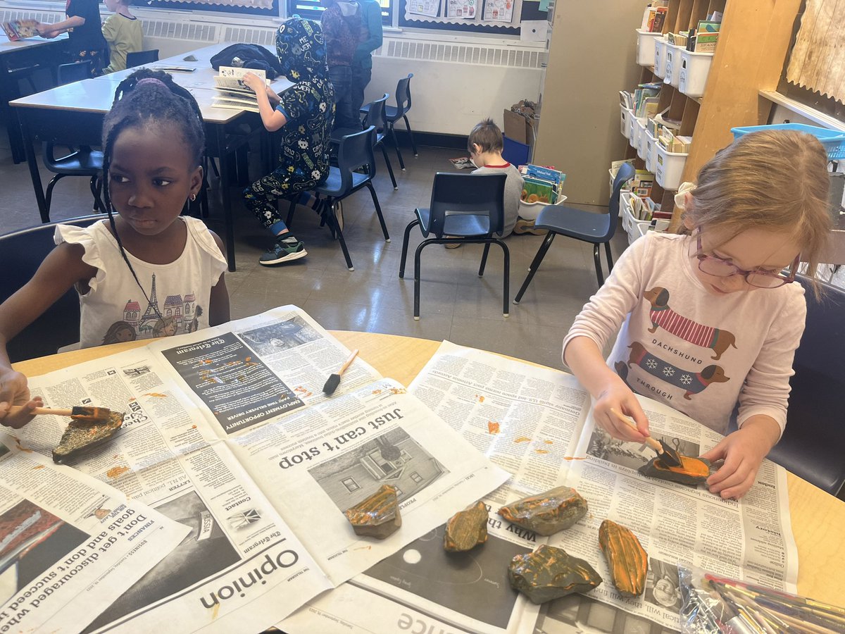 We’ve been busy! Collecting rocks, painting rocks and learning about Truth and Reconciliation Day. Stay tuned for tomorrow’s finished product 🧡