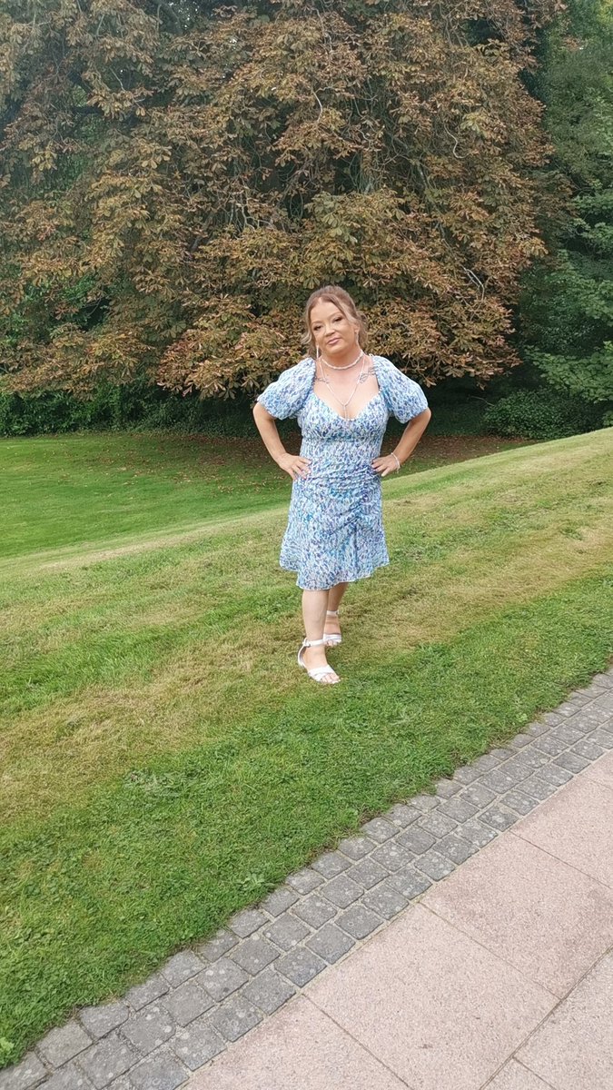 Miss_D_Duncan's tweet photo. Few pics of me from my cousins Wedding 🍸💙🍸💋 https://t.co/1Qt8OQ3V87
