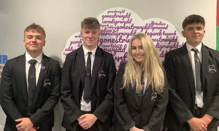 Dyma gyflwyno Prif Ddisgyblion 2023-2024: Braint Dafydd ac Huw Ifan. Yn ddirprwyon mae Abel Jones a Math Thorp. Llongyfarchiadau iddynt a phob hwyl ar flwyddyn weithgar a phrysur!
Congratulations to our elected Head Pupils and their Deputies for 2023-2024 <a href="/Godrer_Berwyn/">Ysgol Godre’r Berwyn</a>