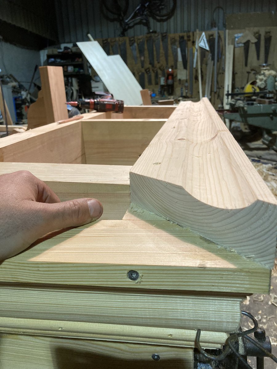 WhitacreBespoke's tweet photo. Running some internal gutters this afternoon. King and Co gutter plane made in Hull. I love this plane it fires big wide thick shavings out of the mouth as fast as I can push it forwards.
#handplane #antiquetool #archtecturaljoinery #craftskills https://t.co/HDE2RLgmRi