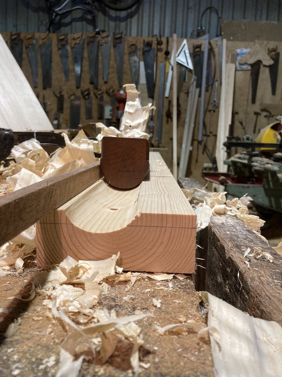 WhitacreBespoke's tweet photo. Running some internal gutters this afternoon. King and Co gutter plane made in Hull. I love this plane it fires big wide thick shavings out of the mouth as fast as I can push it forwards.
#handplane #antiquetool #archtecturaljoinery #craftskills https://t.co/HDE2RLgmRi