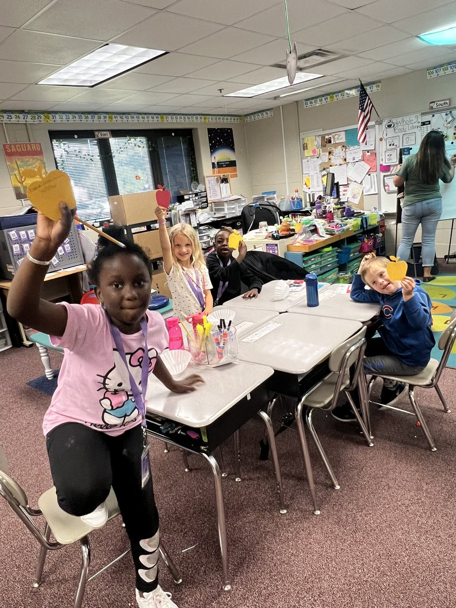 First grade learning about apples this week as they read Johnny Appleseed! Today, they decided which apple flavor was their favorite! 🍎🍏