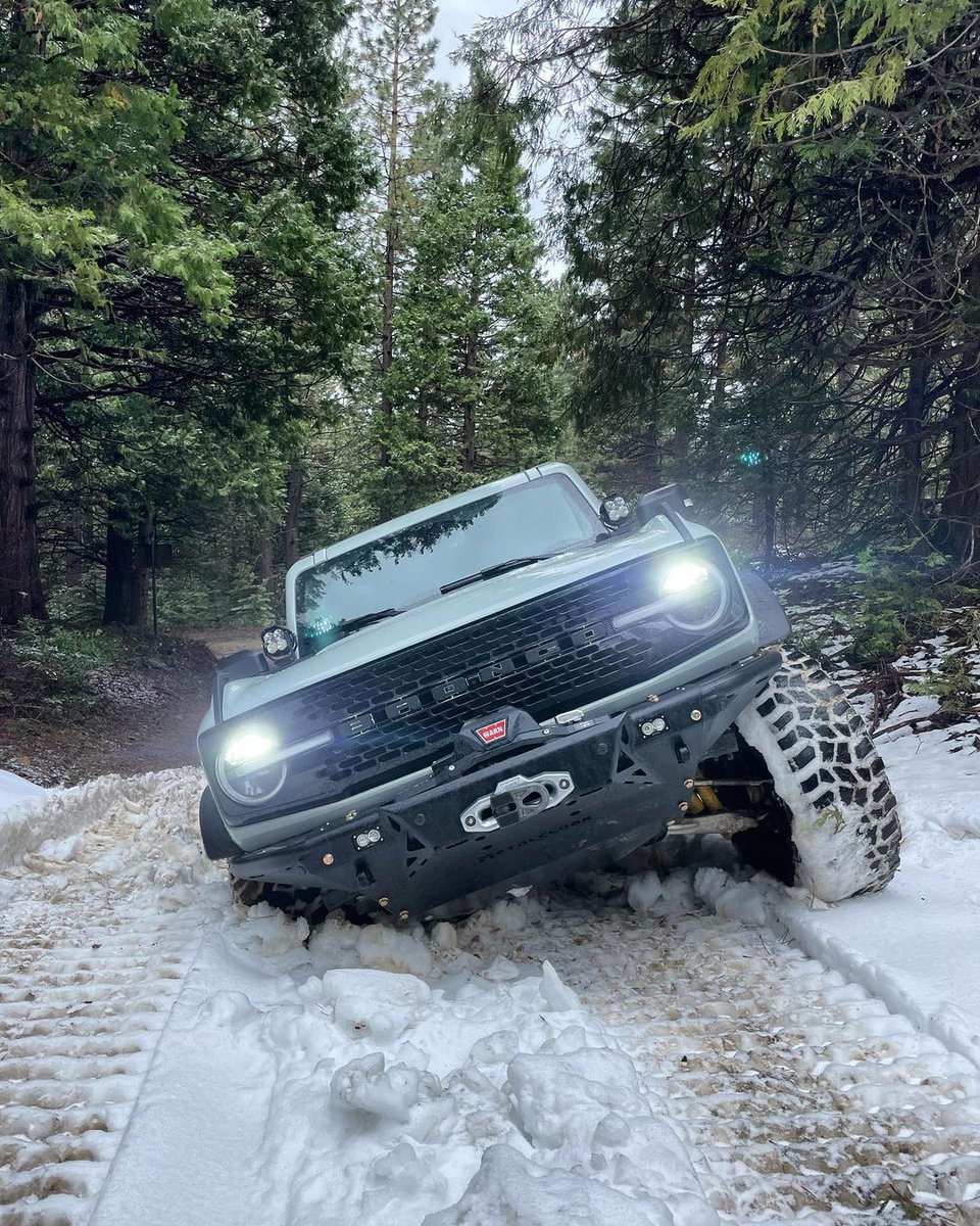 metalcloak's tweet image. @becausestocksucks Buried their Bronco upto the metalcloak front bumper and @warn winch.
#getoutandexplore #springincalifornia #backtowork #morningtrip #builttoexploremore #becausestocksucks #metalcloak #fordbronco #bronco #offroad #offroading #ford #bronconation #fordbroncodaily