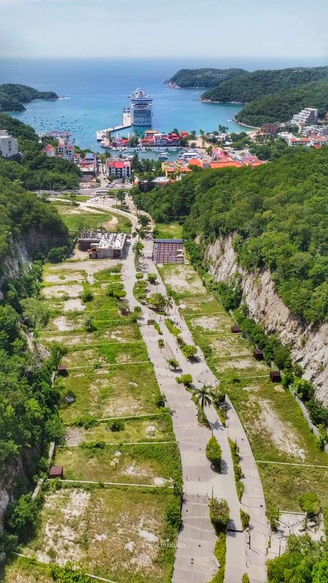 #DiaMundialDelTurismo2023 
Cuando vengas a mi casa #Huatulco, no contamines, no te lleves la arena, ni las conchitas ni los arrecifes, no toques la flora y fauna, no seas depredador, respeta.