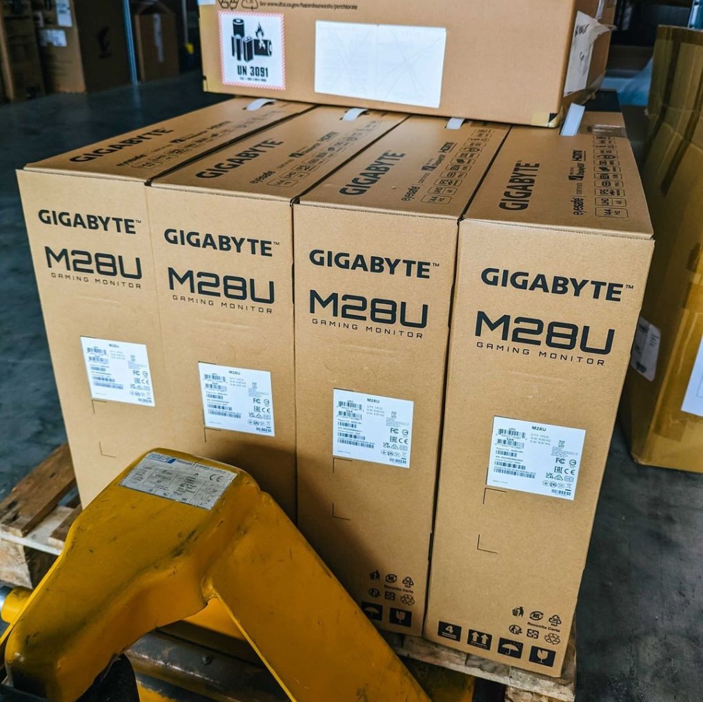 Your new monitors arrived. 🥵 Do you prefer a dual, triple, or a quad monitor setup?

#GIGABYTE #GamingMonitors #Gaming #GamingLife #GamingCommunity