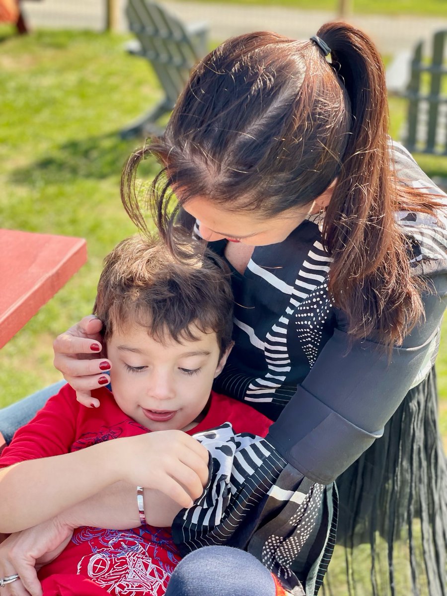 DrLuanaMarques's tweet image. This week, I challenge you to pause to celebrate life, savoring the small moments that often go unnoticed, like this special moment apple picking with Diego. 🍎

Have you taken time recently to cherish the little joys that make life great?

#PurposeDrivenLife #ValuesDriven