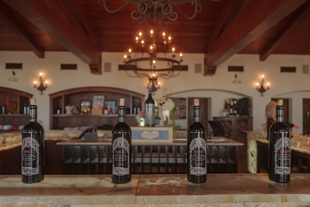 Destination DAOU ➡️ Happy #WineWednesday from the rolling hills of Paso Robles Wine Country. 

The well-known views and wines speak for themselves.

📸: @hm_imagery

#TravelPaso #SLOCAL