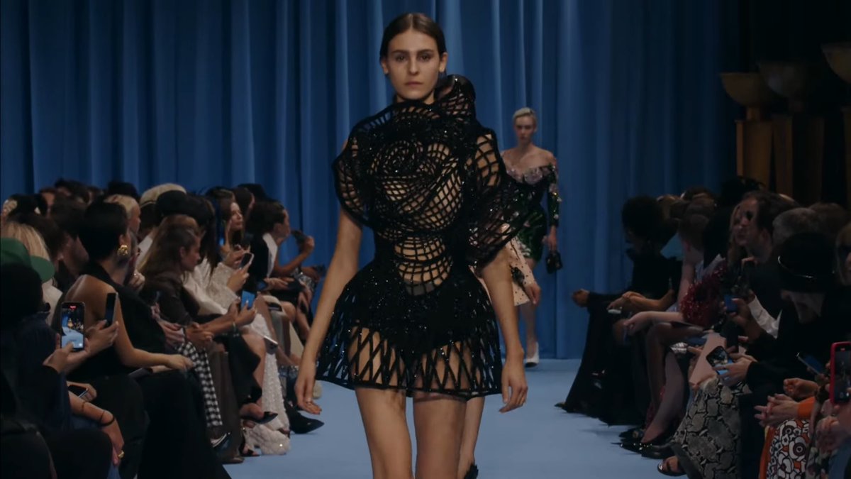 azfxon's tweet photo. balmain easily wins fashion week #BALMAINSS24 https://t.co/EMsRBEgP4T