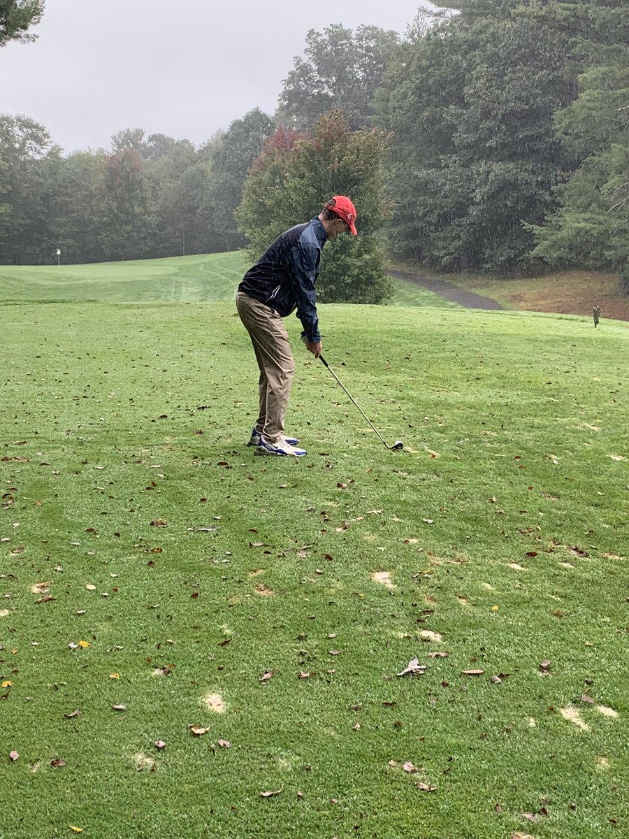 GSpartanGolf's tweet photo. All Spartan players are through the turn.  Walker Gillespie is the best of his teammates with a +4 through 9 in the wind and drizzle. @gilesspartans https://t.co/wKLSpMVvdW