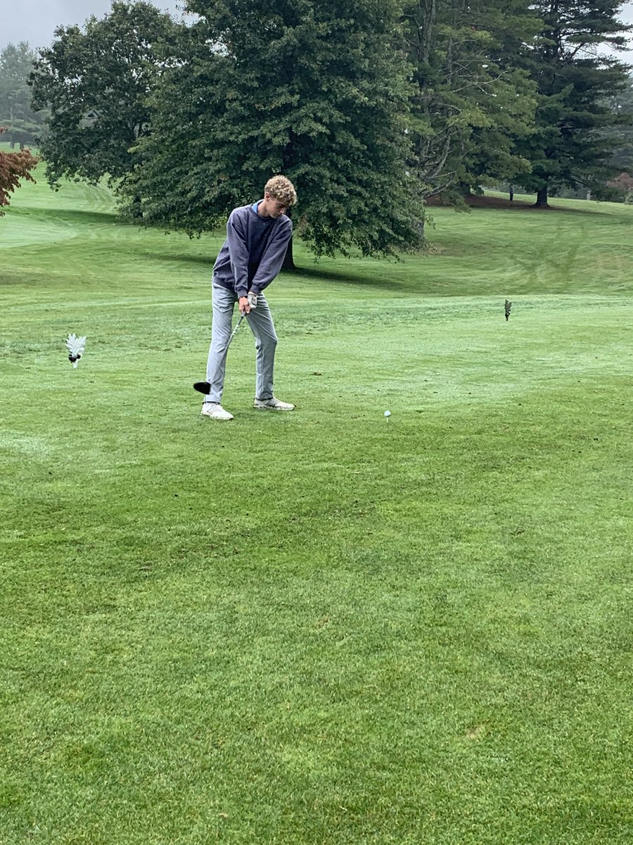 GSpartanGolf's tweet photo. Walker Gillespie is off the first tee. @gilesspartans https://t.co/2rsXhsFEDu