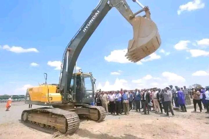 014BlackIndian's tweet photo. Trade CS @HonMoses_Kuria today afternoon launched the Kajiado County Aggregation and Industrial Park, he was hosted by Kajiado governor H.E Joseph Ole Lenku @joelenku.
 #MITIdelivers 
#DeliveringThePlan 
#EconomicLiberation https://t.co/pNb9wJjONs