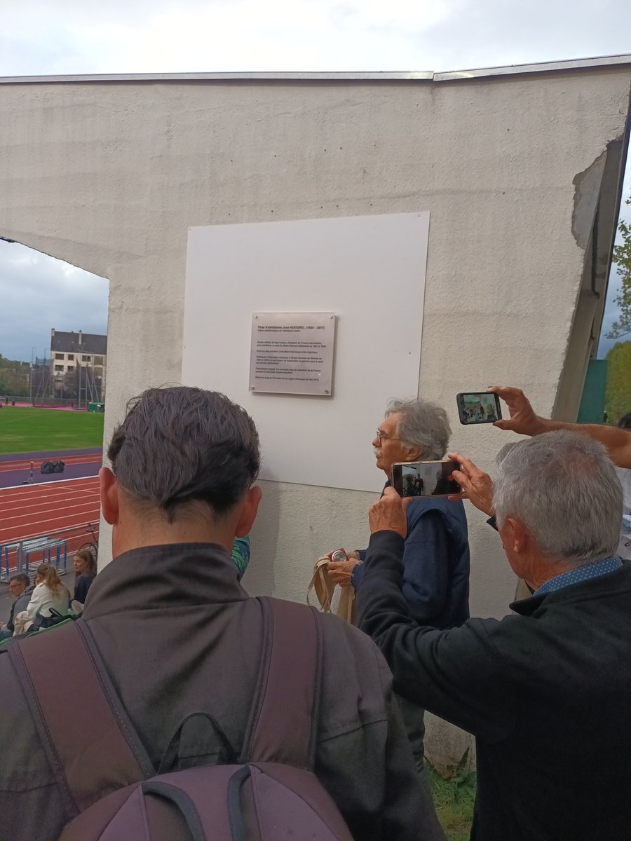 acressard's tweet photo. Présent à l'inauguration du terrain de basket et de la nouvelle piste d'athlétisme Jean Huitorel du Stade #Courtemanche #Rennes
Un équipement attendu par les clubs #athlétisme et les usagers du quartier #JeannedArc
@ElusRr https://t.co/bjvMmEEcHT